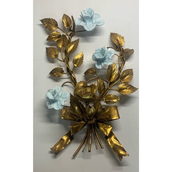 Vintage Hollywood Regency Mid Century Modern Gold Metal Candle Sconce W Flowers - Picture 2 of 9